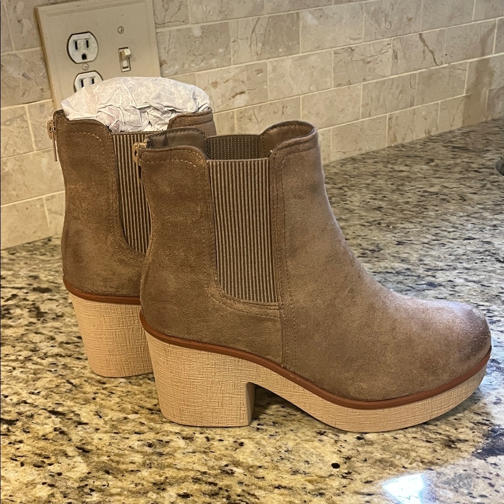 Pierre Dumas Women's Tan Ankle Boots - NEW (No Box) Sz 8